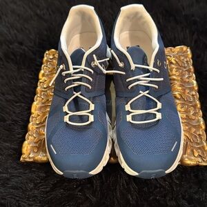 ON Sneakers. Blue size 9